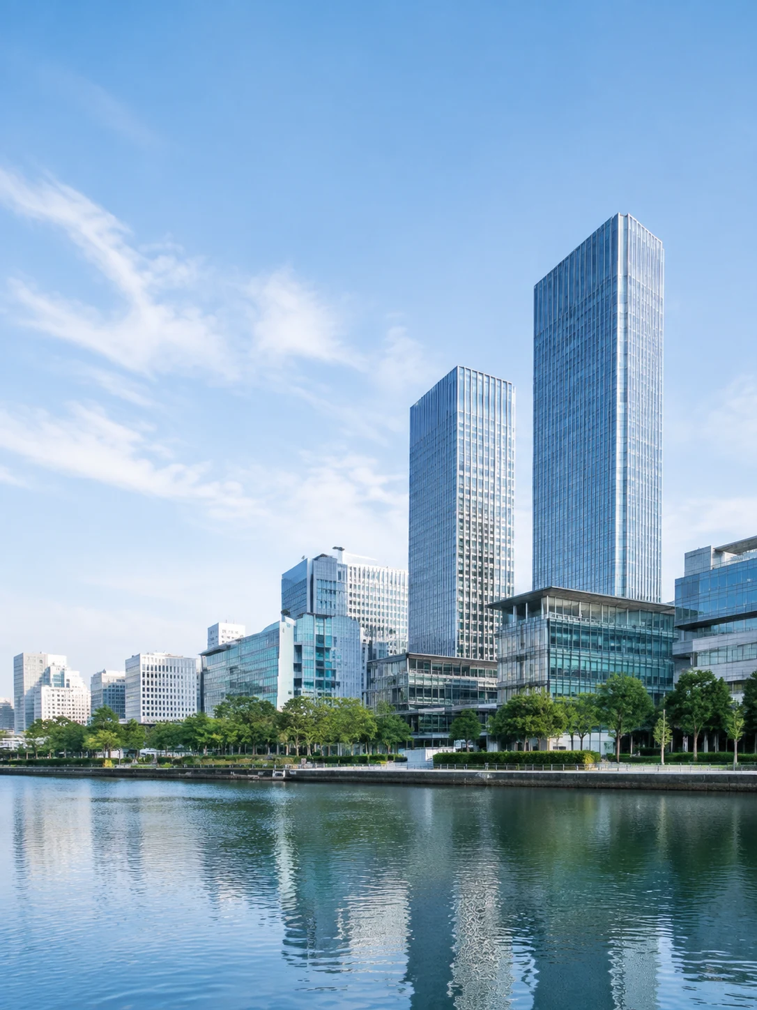 水辺に広がる都市の景観